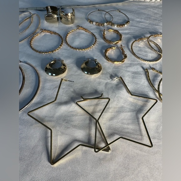 11 Pair of goldtone hoop earrings - Picture 5 of 7